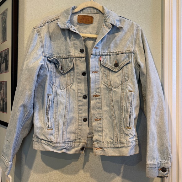 Levi's Classic Light Blue Denim Jacket - Picture 2 of 5